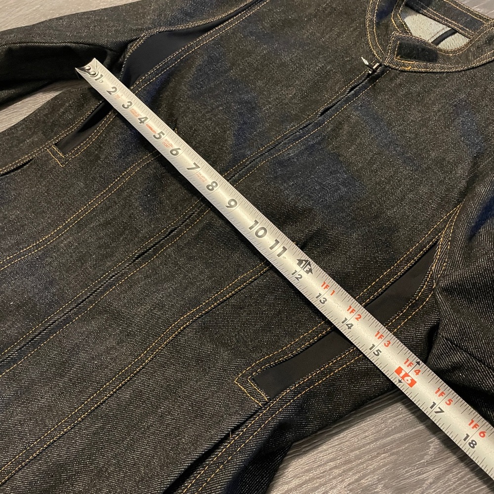 Gucci Black Denim Jean Jacket with Contrast Stitching - Picture 11 of 12